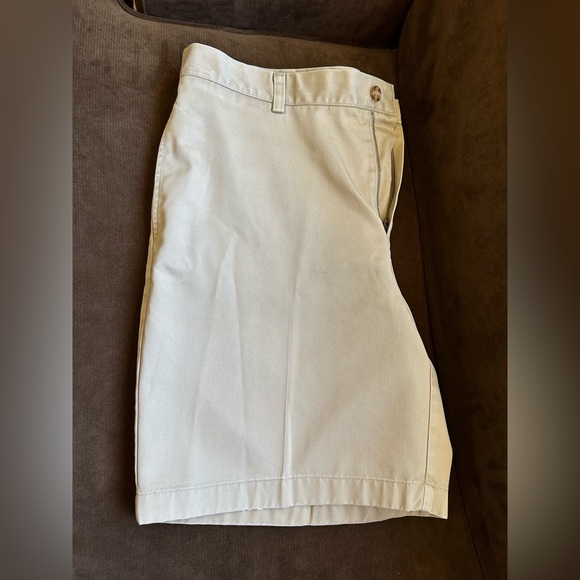 L.L.Bean Natural Fit Kaki Brown Shorts 100 % Cotton Sz 38 Pockets Thick Material - Picture 3 of 13